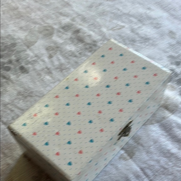 Heart Patterned Jewelry Box - Picture 3 of 10